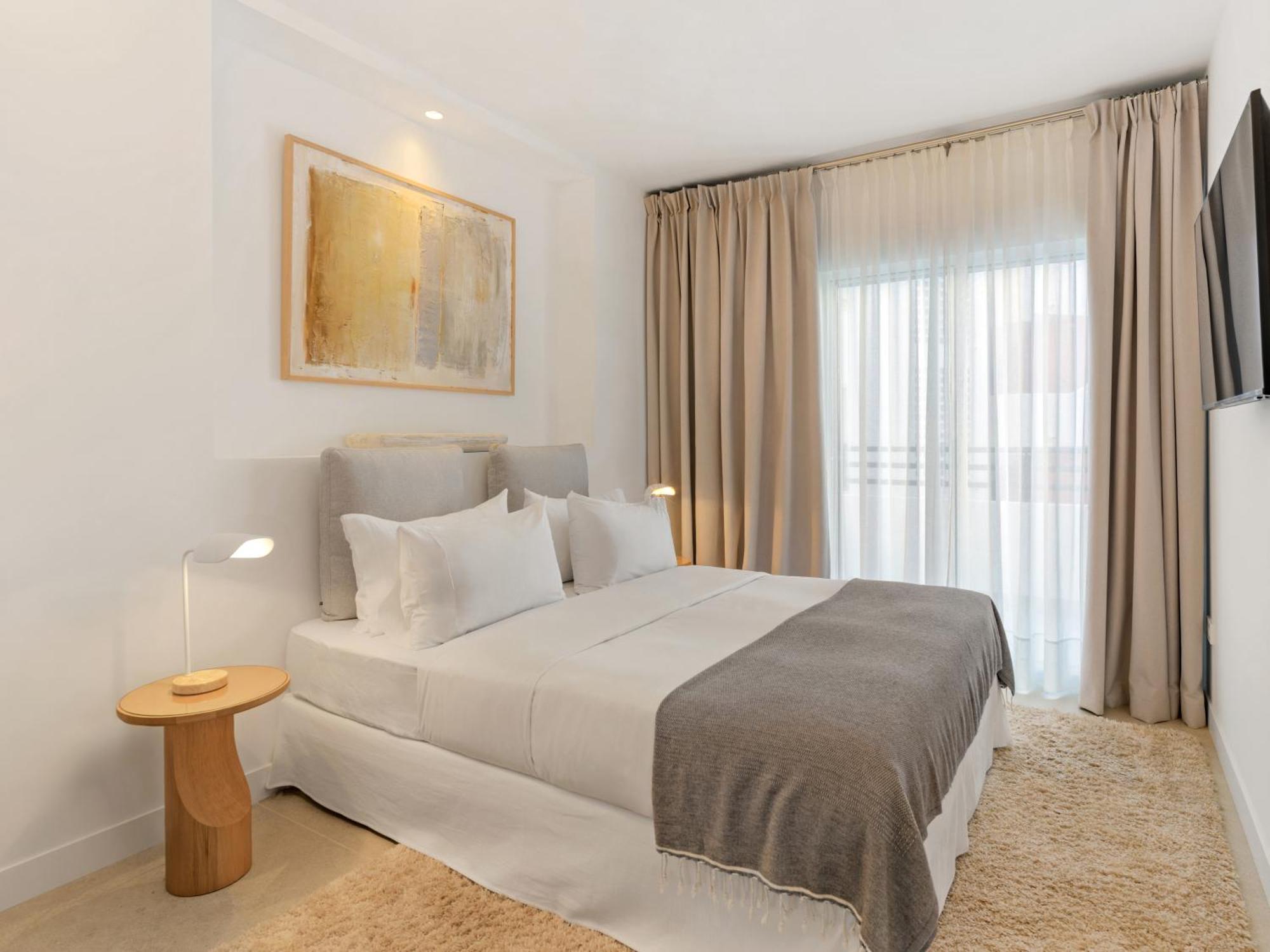 Two Bedroom - Sea View Apartment *